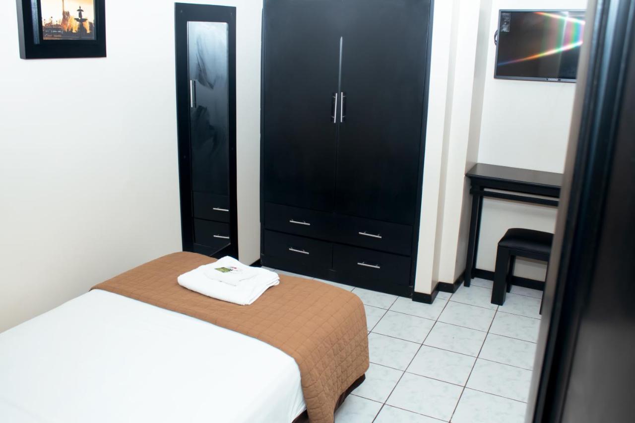 Hotel Paris Machala Esterno foto