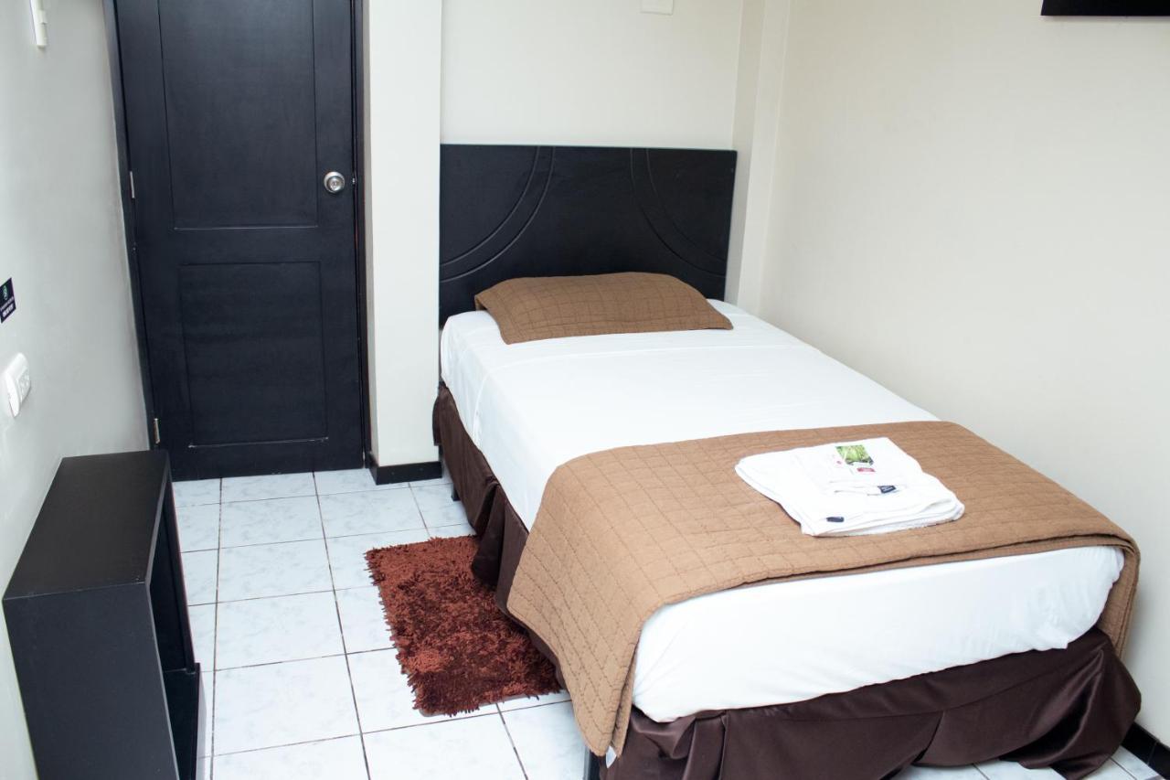Hotel Paris Machala Esterno foto